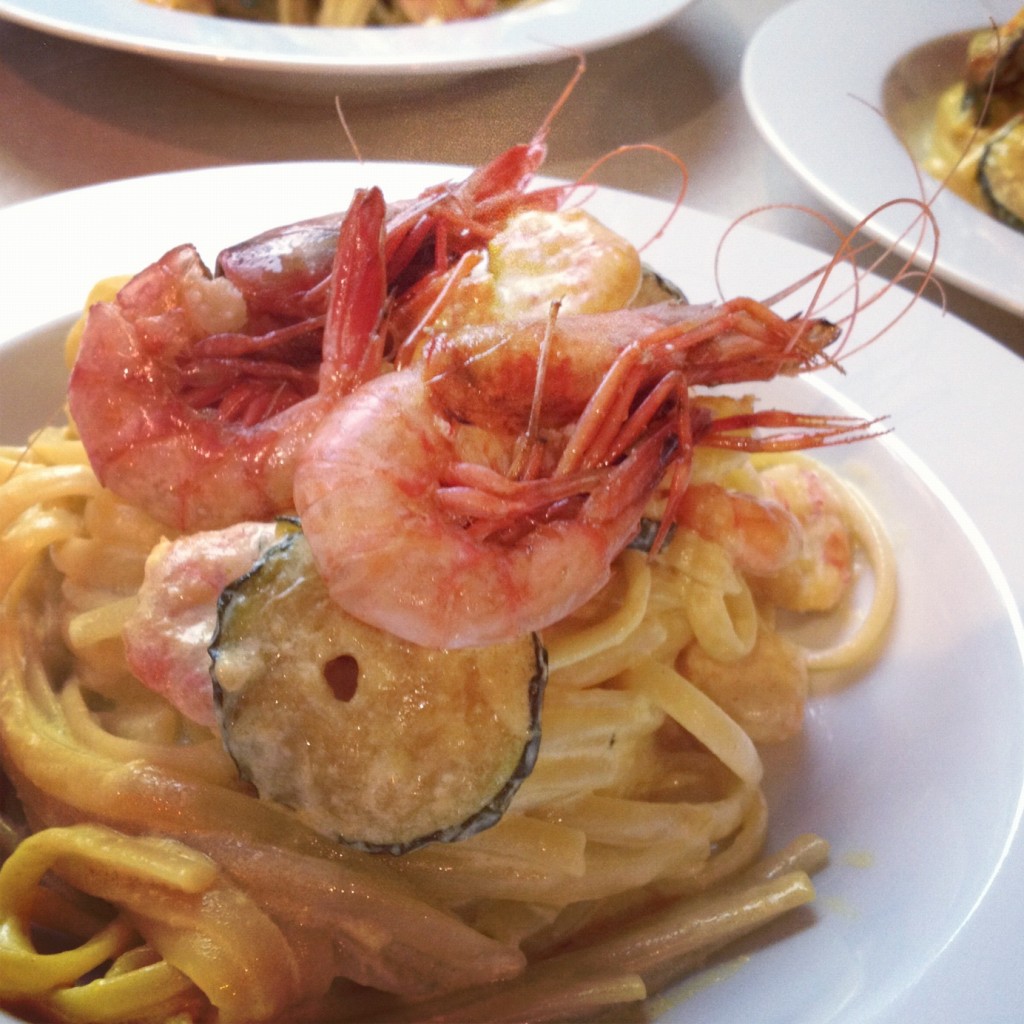 Linguine amb carbassons i gambes