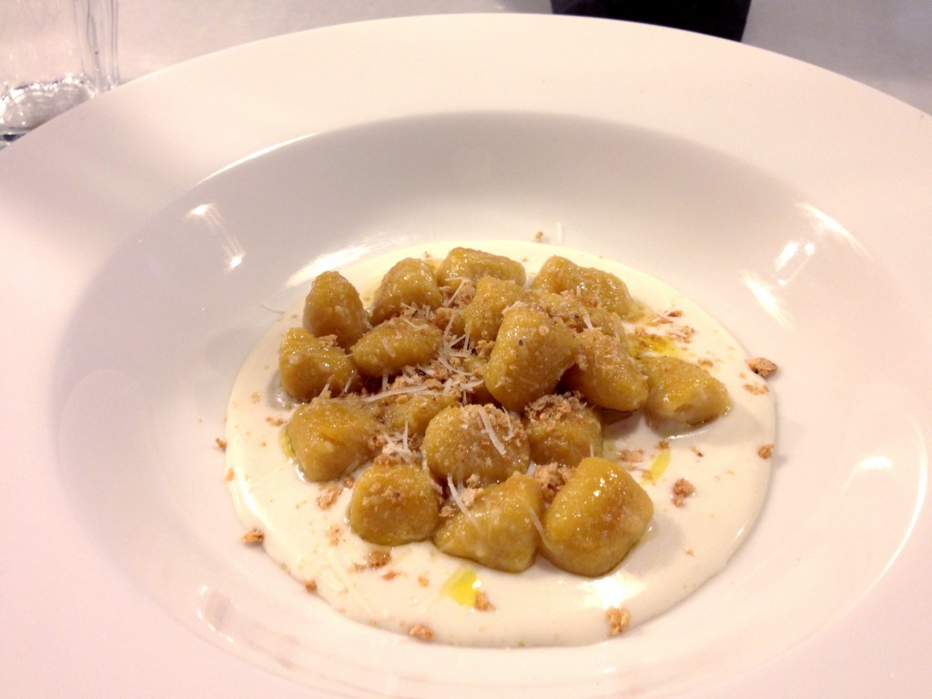 Due Spaghi: gnocchi de carbassa amb crema de parmesà