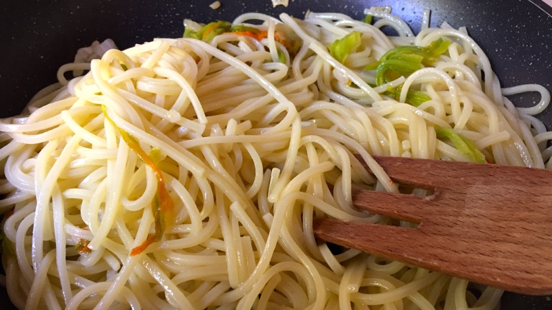 Pasta amb carbassons i les seves flors